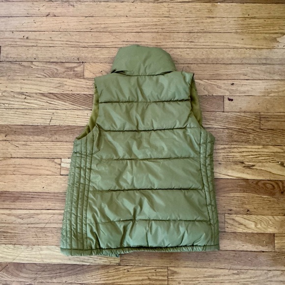 Old Navy - Women's Olive Green Puffer Vest - Picture 2 of 8